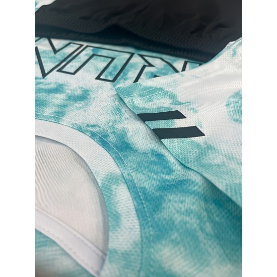 Ultra-atmungsaktives Batik-Sportset für Jungen, 2-teilig – schnell trocknendes Kurzarm-T-Shirt und bequeme Shorts mit RUN-Aufdruck – perfekte Sommerkleidung für stilvolle Kinder