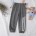Grau gestreifte Hose