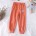 Orangefarbene Hose